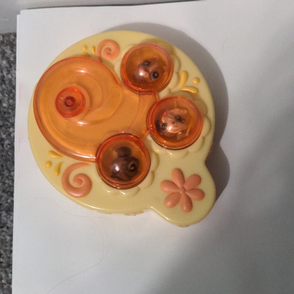 Bundle of littlest pet shops, houses, and accessories - Picture 15 of 17